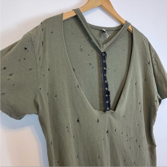 LF - Emma & Sam Distressed Oversized Short Sleeve T-shirt - Picture 3 of 5